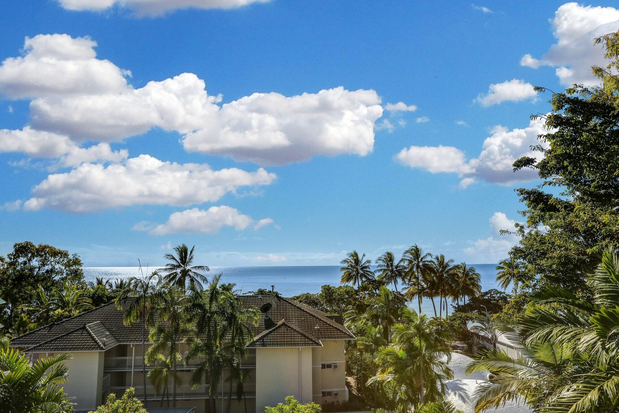 On The Beach Apartments Trinity Beach Exteriör bild