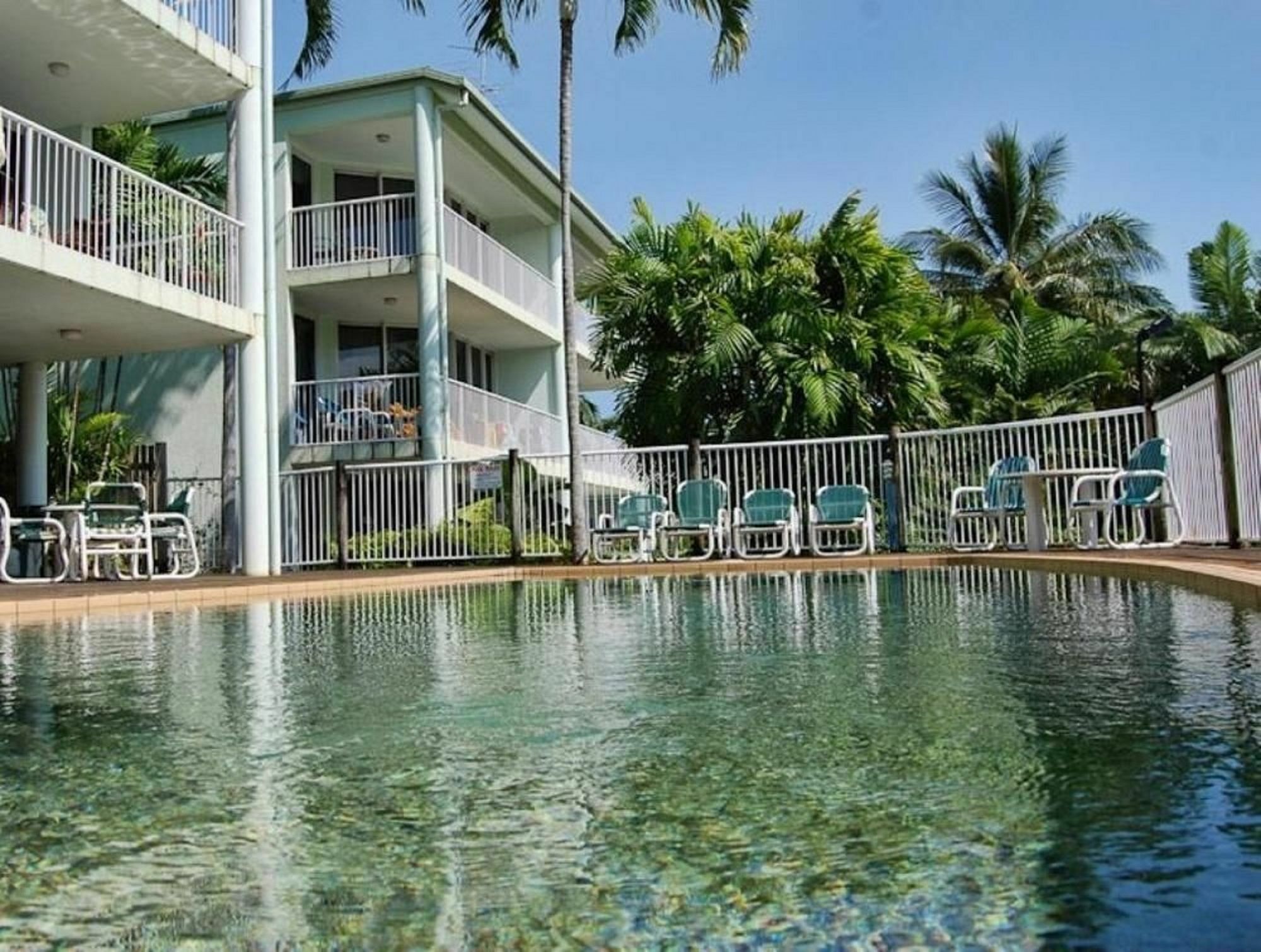 On The Beach Apartments Trinity Beach Exteriör bild